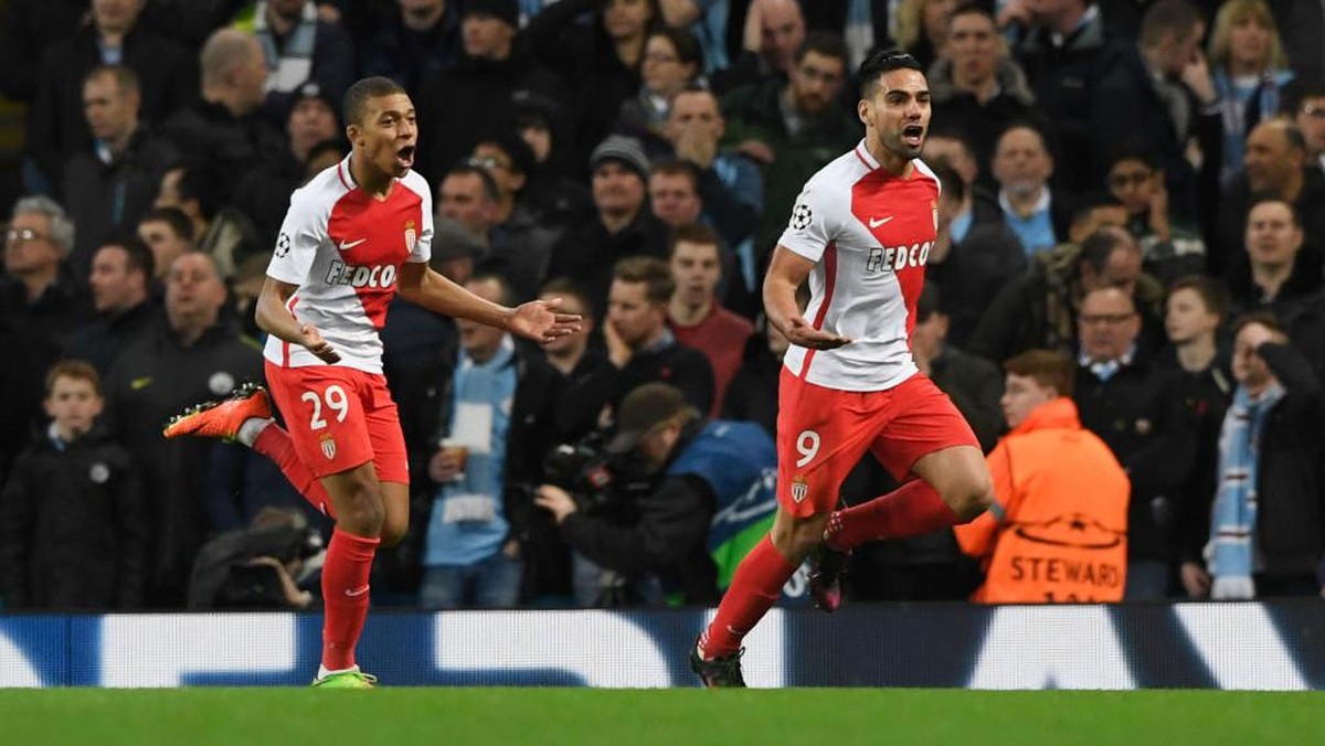 Kylian Mbappe dan Radamel Falcao di Monaco musim lalu (Foto: Stu Forster/Getty Images)