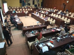 Komisi II DPR dan KPU Lanjutkan Rapat Bahas PKPU Pemilu 2019