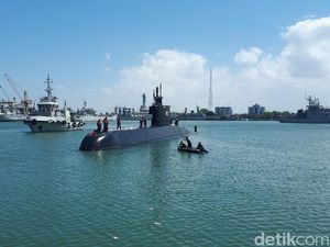 Kapal Selam Baru Milik TNI AL Tiba di Surabaya