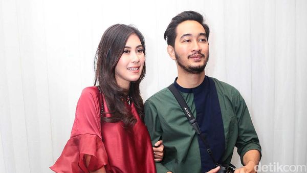 Senyum Semringah Syahnaz dan Jeje Govinda Jelang Nikah