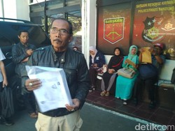 Korban First Travel Bandung Serahkan Puluhan Berkas ke Polisi