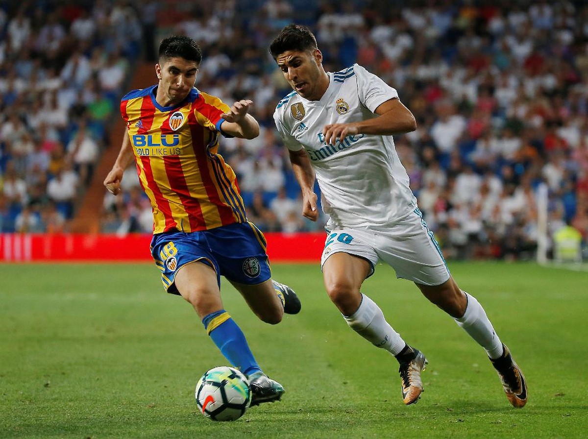 Real Madrid cuma bisa bermain imbang 2-2 saat menjamu Valencia (REUTERS/Javier Barbancho)