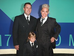 Pesan Mengharukan Pink untuk Sang Putri yang Kehilangan Percaya Diri