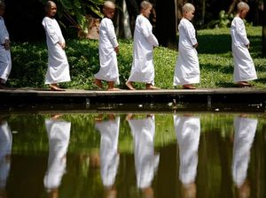 Mengintip Biksu Cilik Wanita di Thailand Mengintip Biksu Cilik Wanita di Thailand