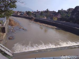 Dituduh Pacar Macam-macam, Gadis Garut Nekat Loncat ke Sungai Cimanuk Dituduh Pacar Macam-macam, Gadis Garut Nekat Loncat ke Sungai Cimanuk