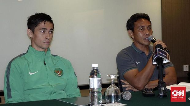 Gavin Kwan Adsit (kiri) antusias menyambut lawan-lawan kuat di PSSI Anniversary Cup.