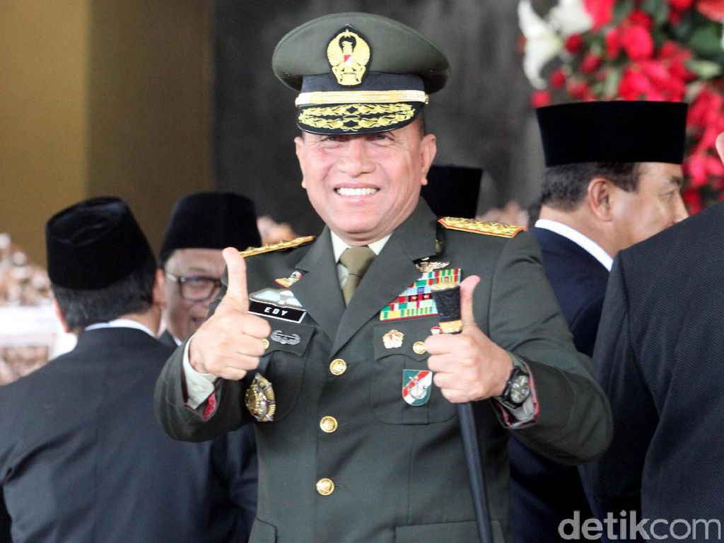 Pangkostrad Letjen Edy Rahmayadi Mundur dari TNI Pangkostrad Letjen Edy Rahmayadi Mundur dari TNI