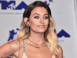 Paris Jackson Kenang Bertopeng saat Kecil: Kami Berusaha Tumbuh Normal Paris Jackson Kenang Bertopeng saat Kecil: Kami Berusaha Tumbuh Normal