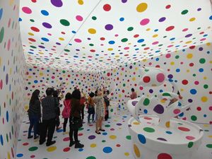 Karya Seniman Yayoi Kusama yang Instagramable di Singapura Karya Seniman Yayoi Kusama yang Instagramable di Singapura