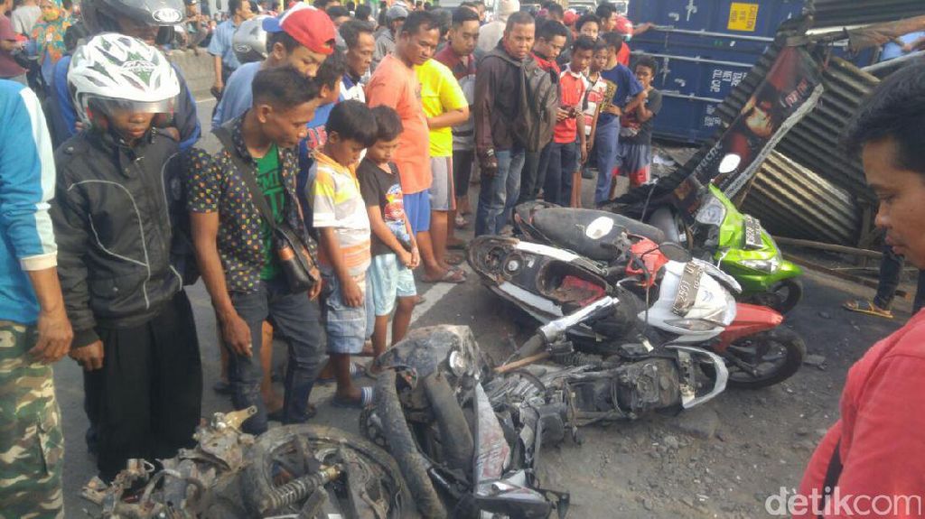 Foto: Kengerian Kecelakaan Beruntun di Semarang