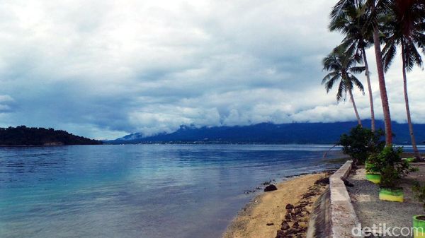 Foto: Main Air Sampai Puas di Pulau Nusa Ra