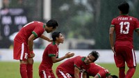 Evan Dimas dkk merayakan gol pertama Indonesia di laga tersebut. Gol ini melecut semangat para pemain Indonesia (Sigid Kurniawan/Antara Foto)