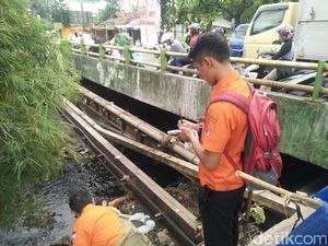 Warga Keluhkan Bau Menyengat dari Pipa Gas Bocor di Bekasi Warga Keluhkan Bau Menyengat dari Pipa Gas Bocor di Bekasi