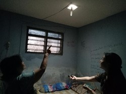 Tagihan Listrik Turun Setelah Dua Rumah ini Dipasang Light Pipe