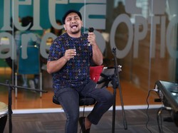 Tompi Bernyanyi: Cebong dan Kampret Bersatu Jadi Cempret