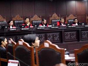 MK Perintahkan DPR Revisi UU Perkawinan soal Batas Usia Menikah MK Perintahkan DPR Revisi UU Perkawinan soal Batas Usia Menikah