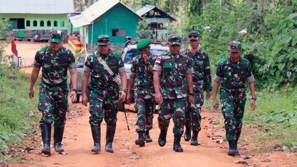 Yonif Raider 323/BP Kostrad Tinjau Medan Satgas Pamtas RI-PNG