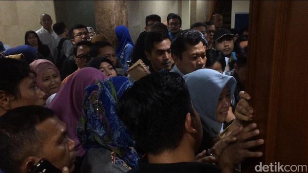 Foto: Ngomel, Korban First Travel ke Bareskrim Minta Paspor