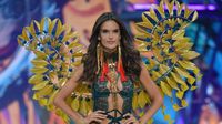 Foto 8 Model Lingerie Paling Tajir, Adriana Lima Bayarannya Hingga Rp 1 T