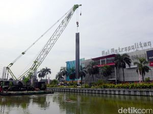 Pemasangan Turap di Kalimalang Antisipasi Banjir Pemasangan Turap di Kalimalang Antisipasi Banjir