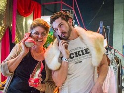 Berbelanja Pakaian Bekas Menolong Tunawisma di Brisbane