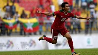 Septian David Maulana merayakan golnya ke gawang Myanmar yang membuat Indonesia memimpin 2-1 di menit ke-59 (Sigid Kurniawan/Antara Foto)