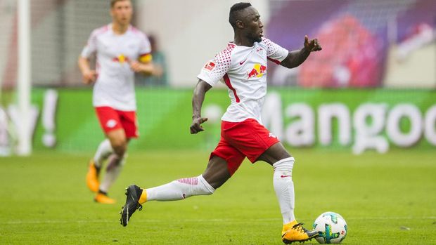 (FILES) This file photo taken on August 27, 2017 shows Leipzig's Guinean midfielder Naby Deco Keita playing the ball during the German first division Bundesliga football match between RB Leipzig and SC Freiburg in Leipzig, eastern Germany.
Leipzig and Liverpool have aggreed terms on August 28, 2017 for the sale of the player, starting next season in summer 2018. / AFP PHOTO / ROBERT MICHAEL