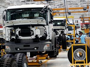 Mercedes-Benz Klaim Mampu Merakit 7 Truk per Hari Mercedes-Benz Klaim Mampu Merakit 7 Truk per Hari