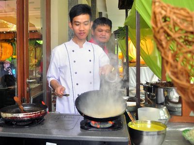 Foto: Mengintip Anak Jokowi Jadi Koki Hingga Jualan Kaos