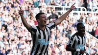 Ciaran Clark, bek Newcastle United tampil bagus saat mengalahkan West Ham United 3-0. Clark bahkan membuat satu gol (Scott Heppell/Reuters)