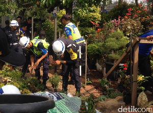 Pedagang Bunga di Trotoar Klaim Dapat Restu, Ini Kata Pemkot Jaktim