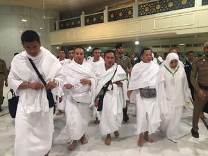 Didampingi Istri, Kapolri Tunaikan Ibadah Haji