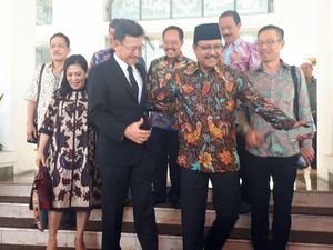 Wagub Jatim Ajak Pengusaha Thailand Investasi Industri Kelapa Wagub Jatim Ajak Pengusaha Thailand Investasi Industri Kelapa