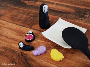 Uniknya! Botol Kecap dan Sendok Nasi Bertema Karakter No Face dari Studio Ghibli