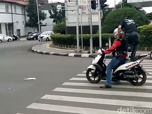 Video Viral Pria Injak Motor Penghalang Zebra Cross Sengaja Dibuat