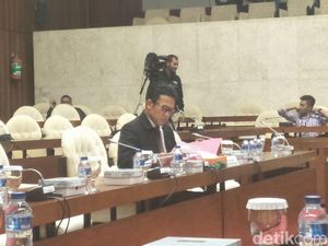 Di Pansus Angket, Dirdik KPK Bantah Bertemu Anggota Komisi III DPR Di Pansus Angket, Dirdik KPK Bantah Bertemu Anggota Komisi III DPR