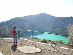 Ketika Danau 3 Warna Kelimutu Jadi 1 Warna
