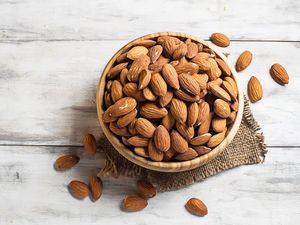 5 Makanan Tinggi Kalori Ini Justru Bagus untuk Turunkan Berat Badan 5 Makanan Tinggi Kalori Ini Justru Bagus untuk Turunkan Berat Badan