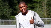 Kylian Mbappe. Pemain yang kabarnya di ambang kepindahan dari Monaco ke PSG ini tampak santai dengan pilihan busananya. (Foto: Gonzalo Fuentes/REUTERS)