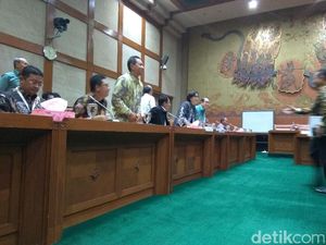 Sri Mulyani Gantikan Rini di DPR, Bahas Suntikan Modal BUMN