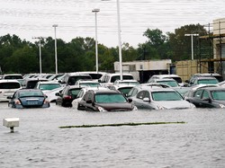 Berseteru dengan AS, Venezuela Beri Bantuan Untuk Korban Badai Harvey