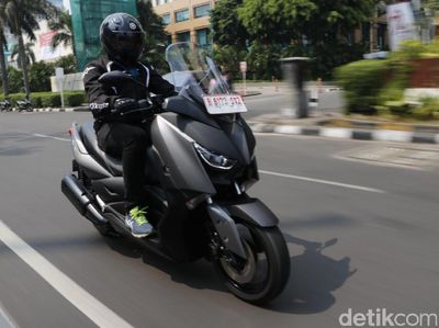 Keliling Kota Bersama Yamaha XMAX 250