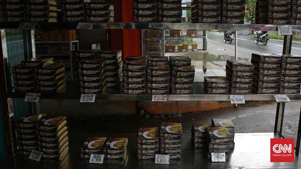 Bingke merupakan oleh-oleh khas Pontianak yang dijual di jalan Adi Sucipto, Pontianak (28/8). (CNN Indonesia/Hesti Rika)
