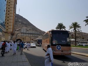 Jemaah Indonesia Bergeser ke Arafah Bersiap Ikuti Puncak Haji