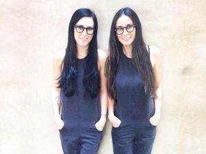 10 Ibu-ibu Hot yang Awet Muda, Foto Dengan Anak Seperti Adik-kakak