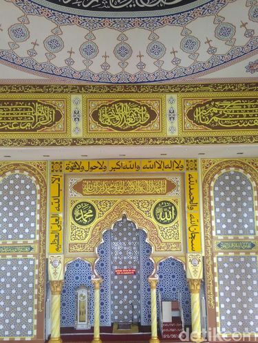 Masjid Roudhotul Muchlisin Jember/