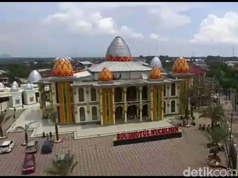 Masjid Roudhotul Muchlisin Jember/