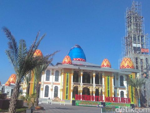 Masjid Roudhotul Muchlisin Jember/