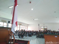 Kasus Korupsi, Eks Walkot Cimahi Atty dan Suami Divonis 4-7 Tahun