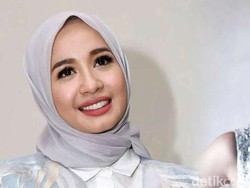 Laudya Cynthia Bella Foto Bareng Putri Engku Emran?